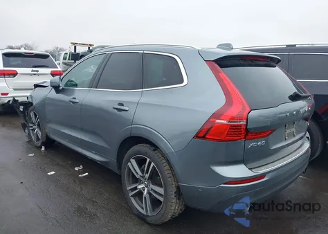 2018 Volvo Xc60 T5 Momentum z USA, uszkodzony, nr VIN LYV102RK5JB110406